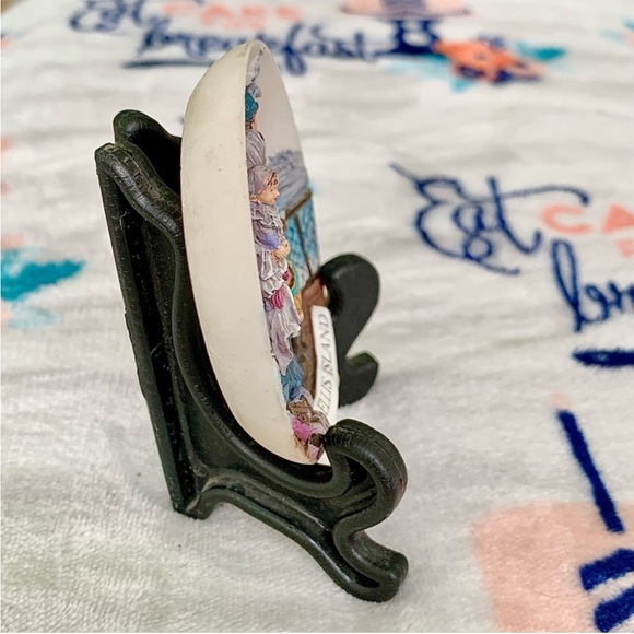 Vintage 3D Ellis Island Ceramic Family Travelers Decor Accent Display - Picture 2 of 6